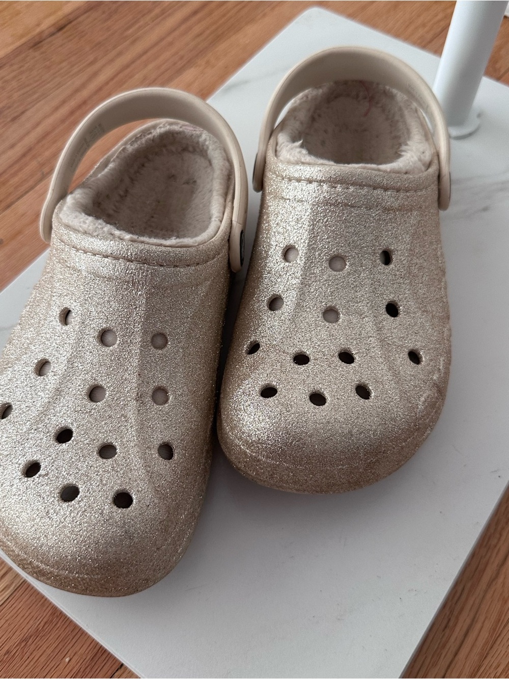 Girl’s Crocs sparkle gold with lining
